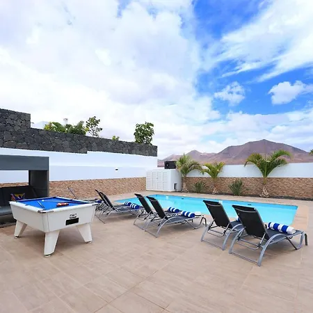 Bella, Modern 4 Bed *