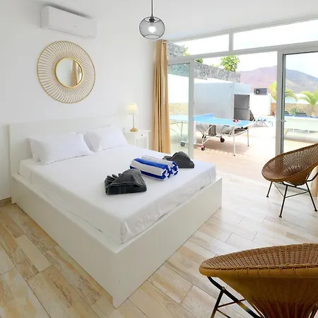 Bella, Modern 2 Bed Playa Blanca (Lanzarote)