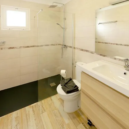 Bella, Modern 2 Bed * Playa Blanca (Lanzarote)