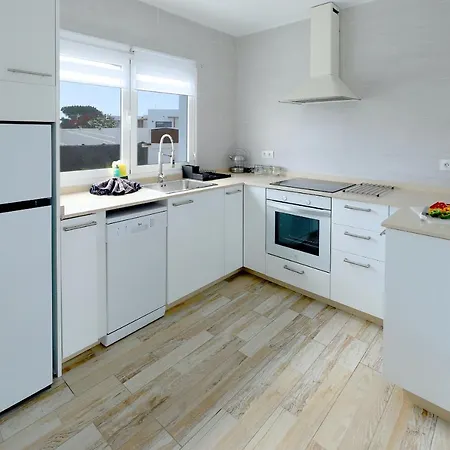 Bella, Modern 4 Bed Playa Blanca (Lanzarote)