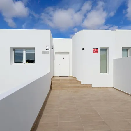 Bella, Modern 4 Bed Playa Blanca (Lanzarote)