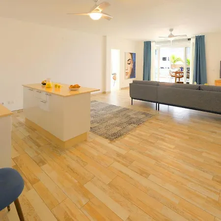 Bella, Modern 2 Bed Willa *