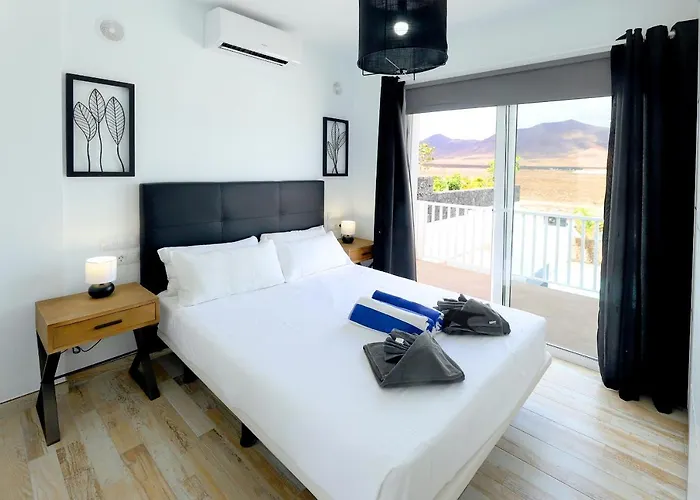 Bella, Modern 4 Bed Playa Blanca (Lanzarote)