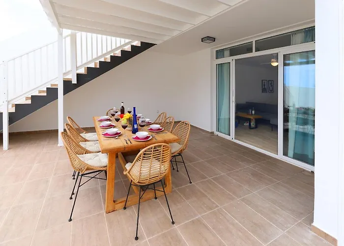 Bella, Modern 4 Bed Playa Blanca (Lanzarote)