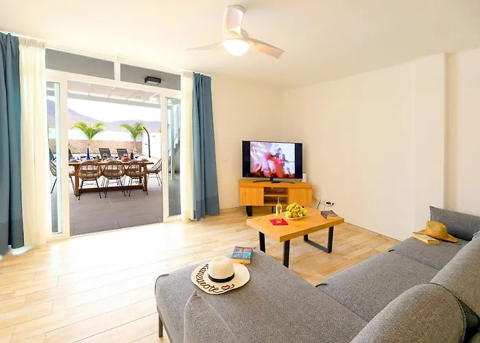 Bella, Modern 4 Bed Villa Playa Blanca (Lanzarote)