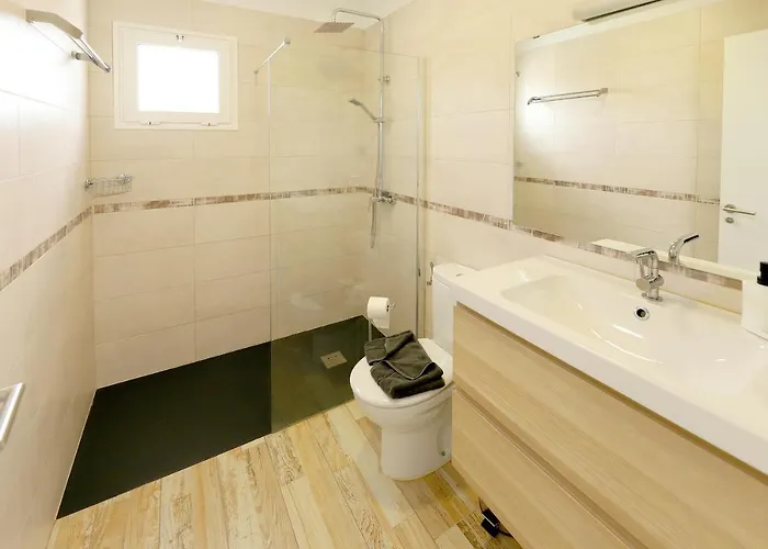 Bella, Modern 4 Bed * Playa Blanca (Lanzarote)
